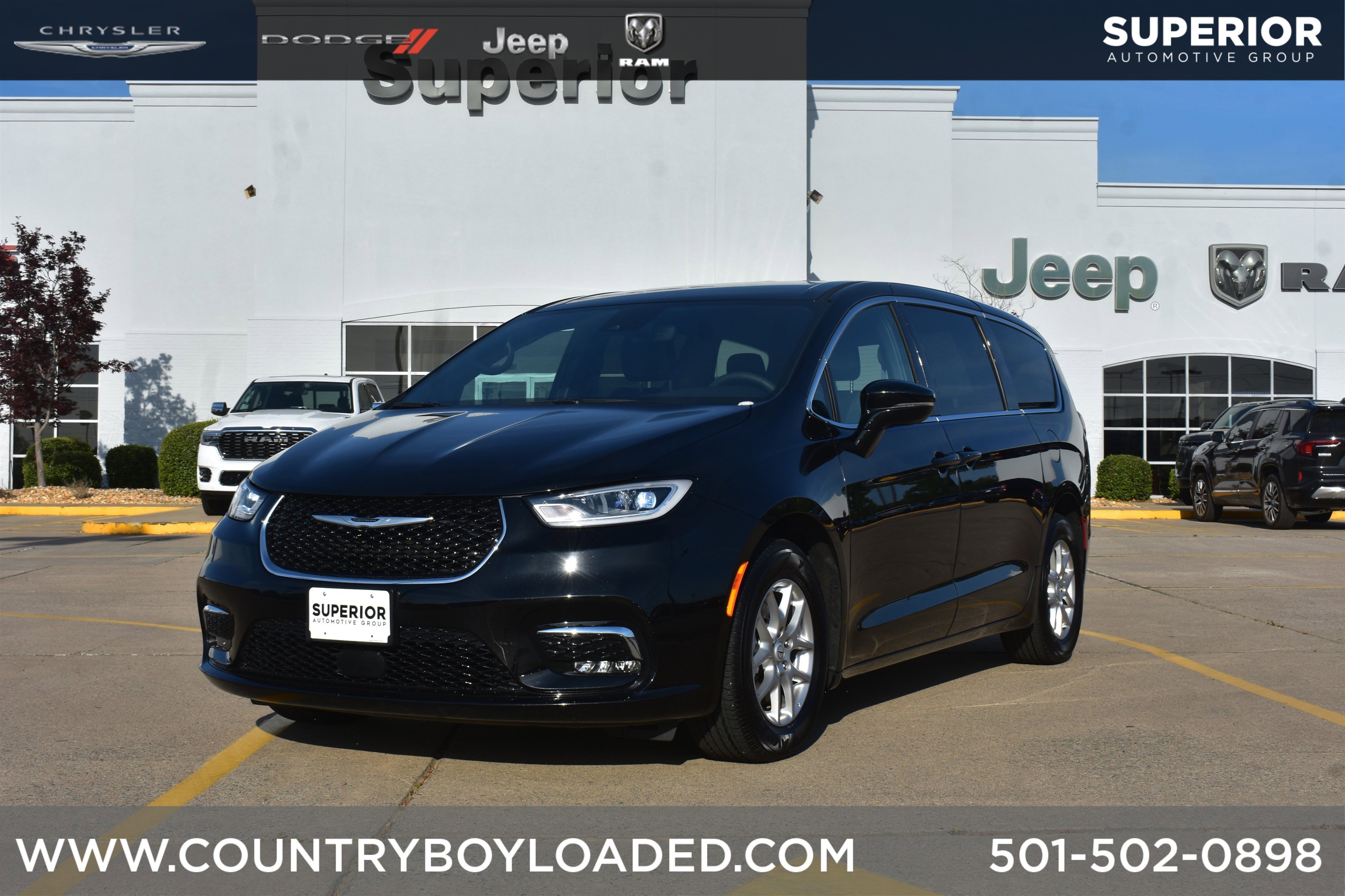 2025 Chrysler Pacifica Select's photo