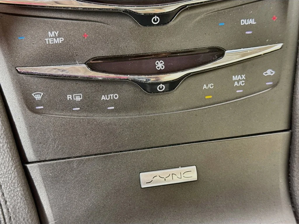 Used 2019 White Lincoln Standard image 18