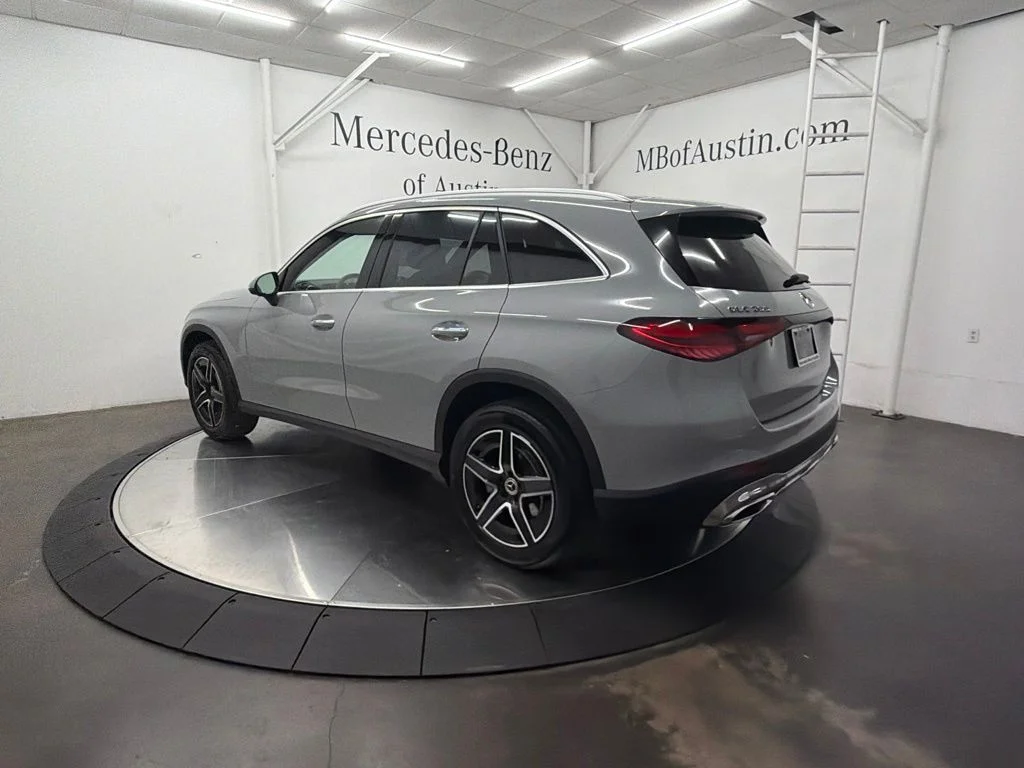 New 2027 White Mercedes-Benz GLC 300 image 5