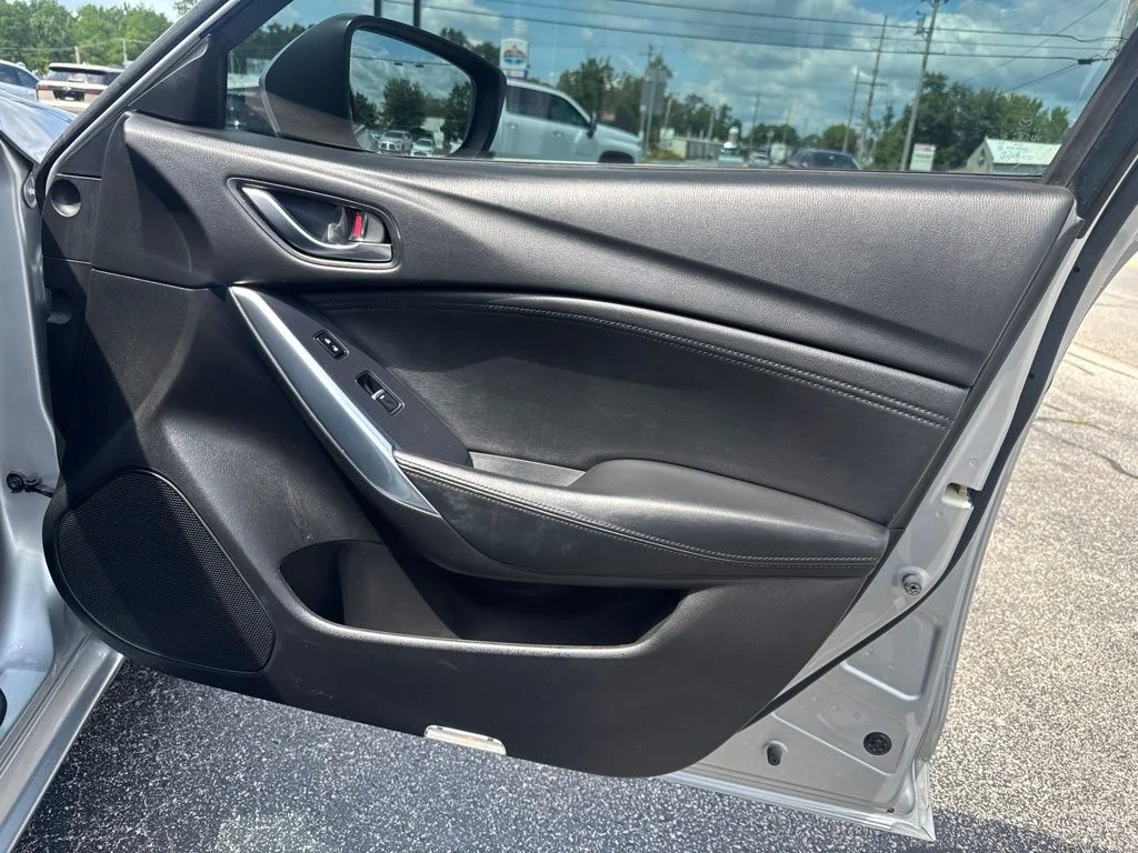 Used 2017 Silver Mazda Touring image 23