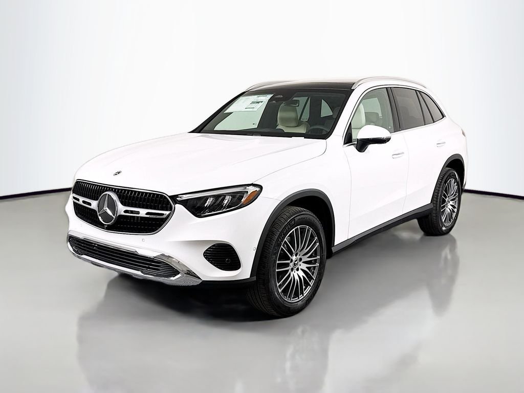 New 2026 MANUFAKTUR Moonlight White Metallic Mercedes-Benz GLC 300 image 3