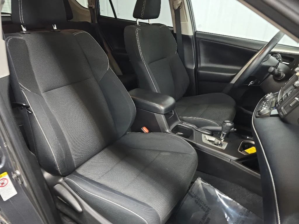 Used 2018 Gray Toyota XLE image 15