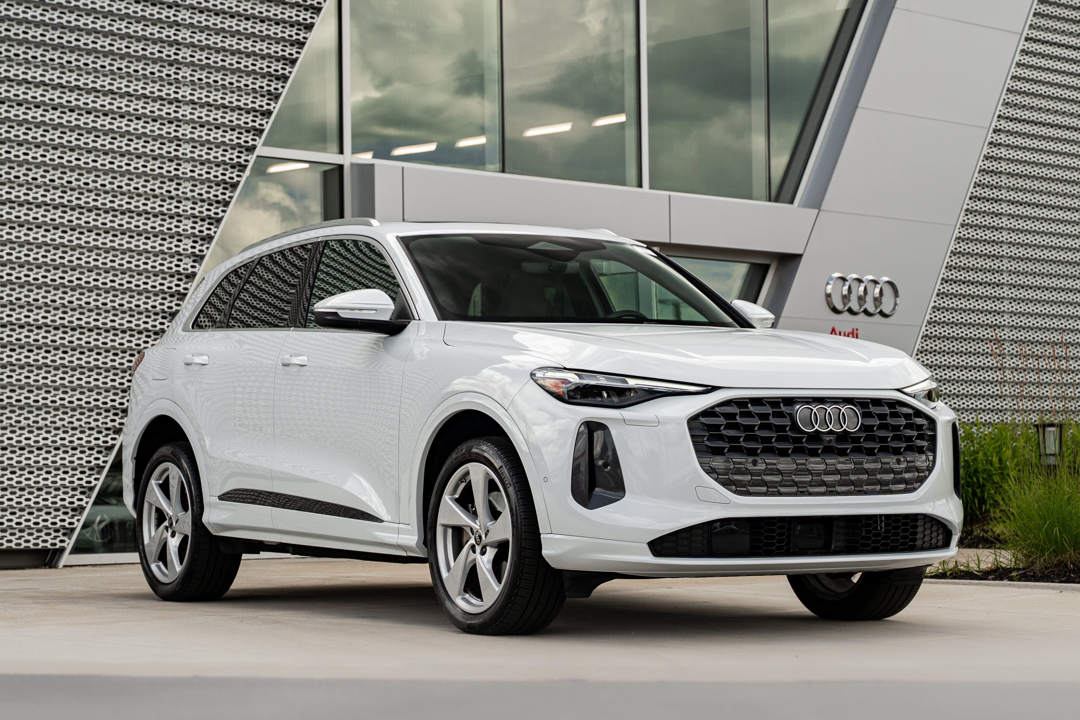 2025 Audi Q5 40 Premium Plus's photo
