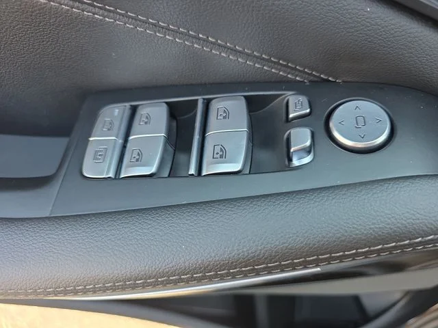 Used 2021 Black BMW xDrive40i image 30