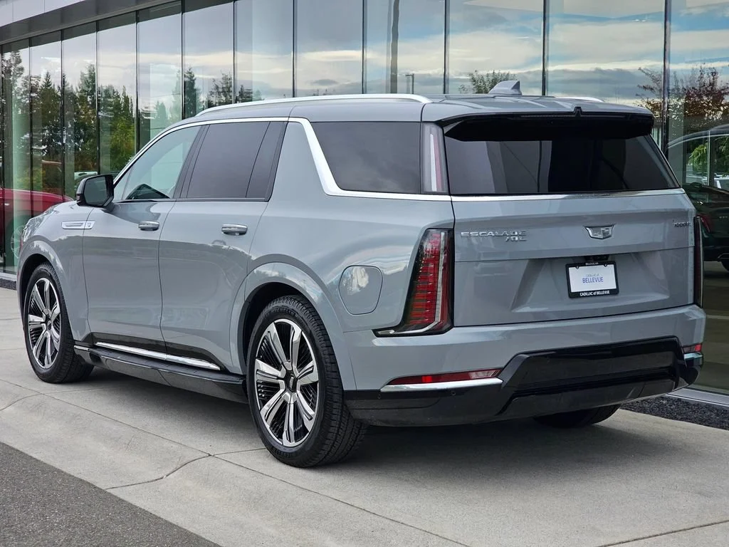 New 2026 Luna Metallic Cadillac Luxury image 3