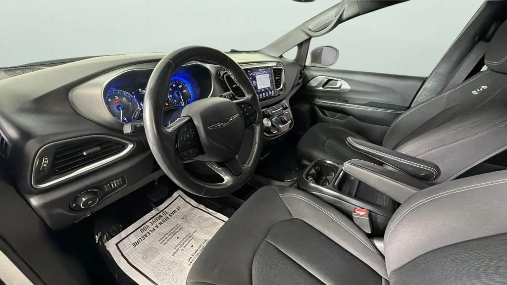 Used 2019 White Chrysler Touring Plus image 18