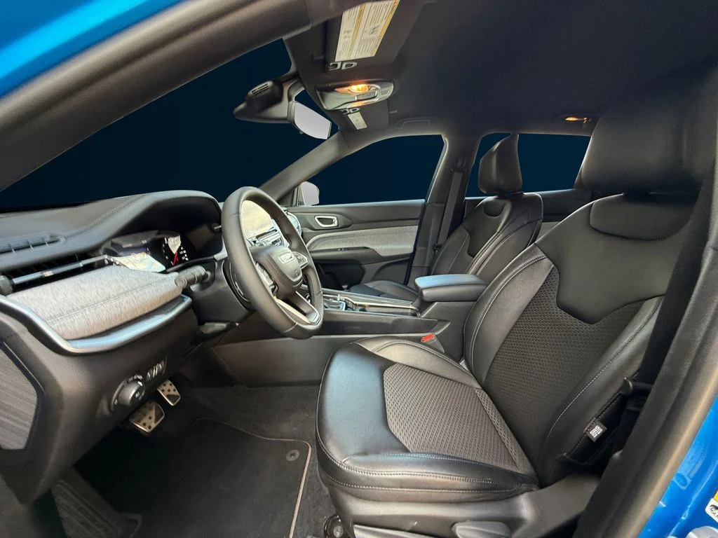 Used 2024 Blue Jeep Latitude image 10
