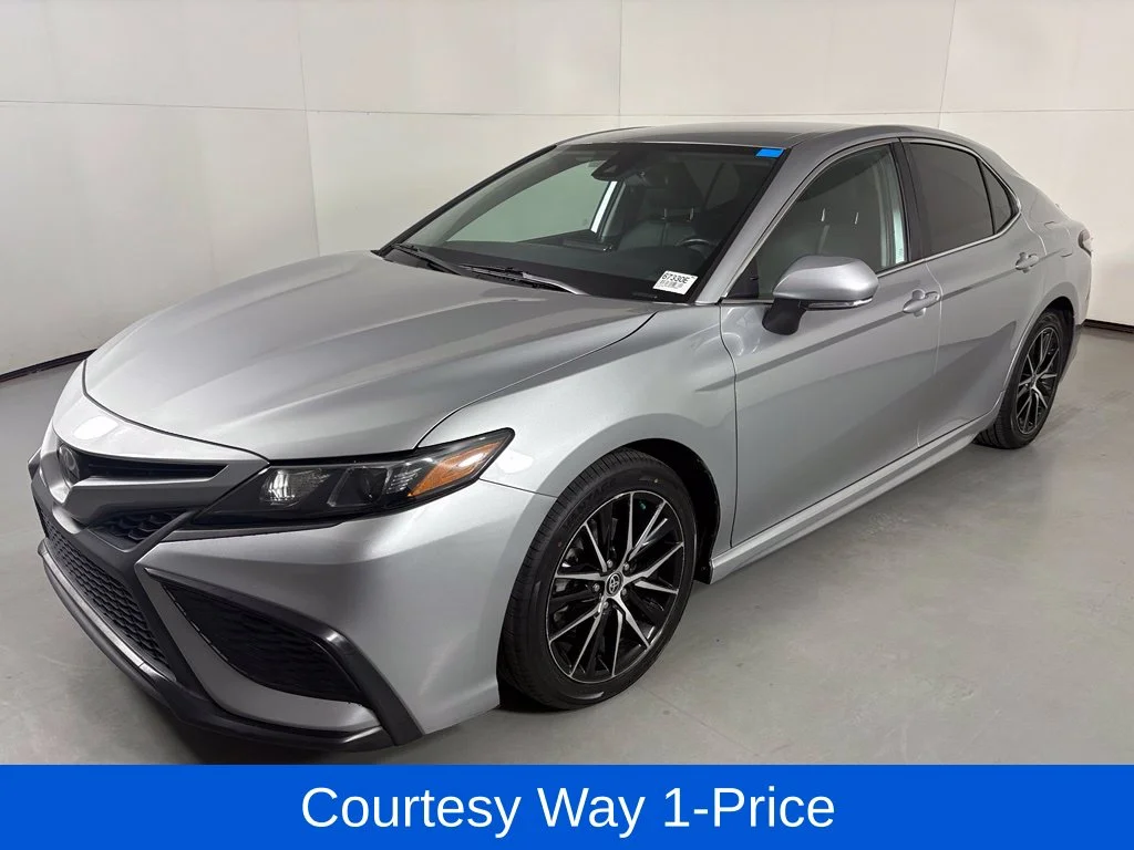 Used 2022 Silver Toyota SE image 5