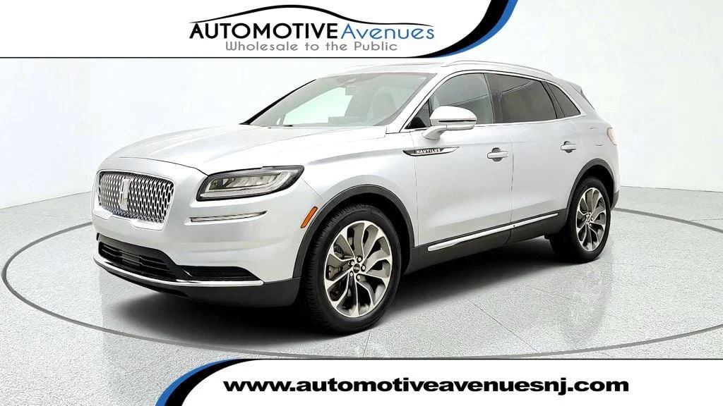 Used 2023 Silver Radiance Metallic Clearcoat Lincoln Reserve AWD w/ 20