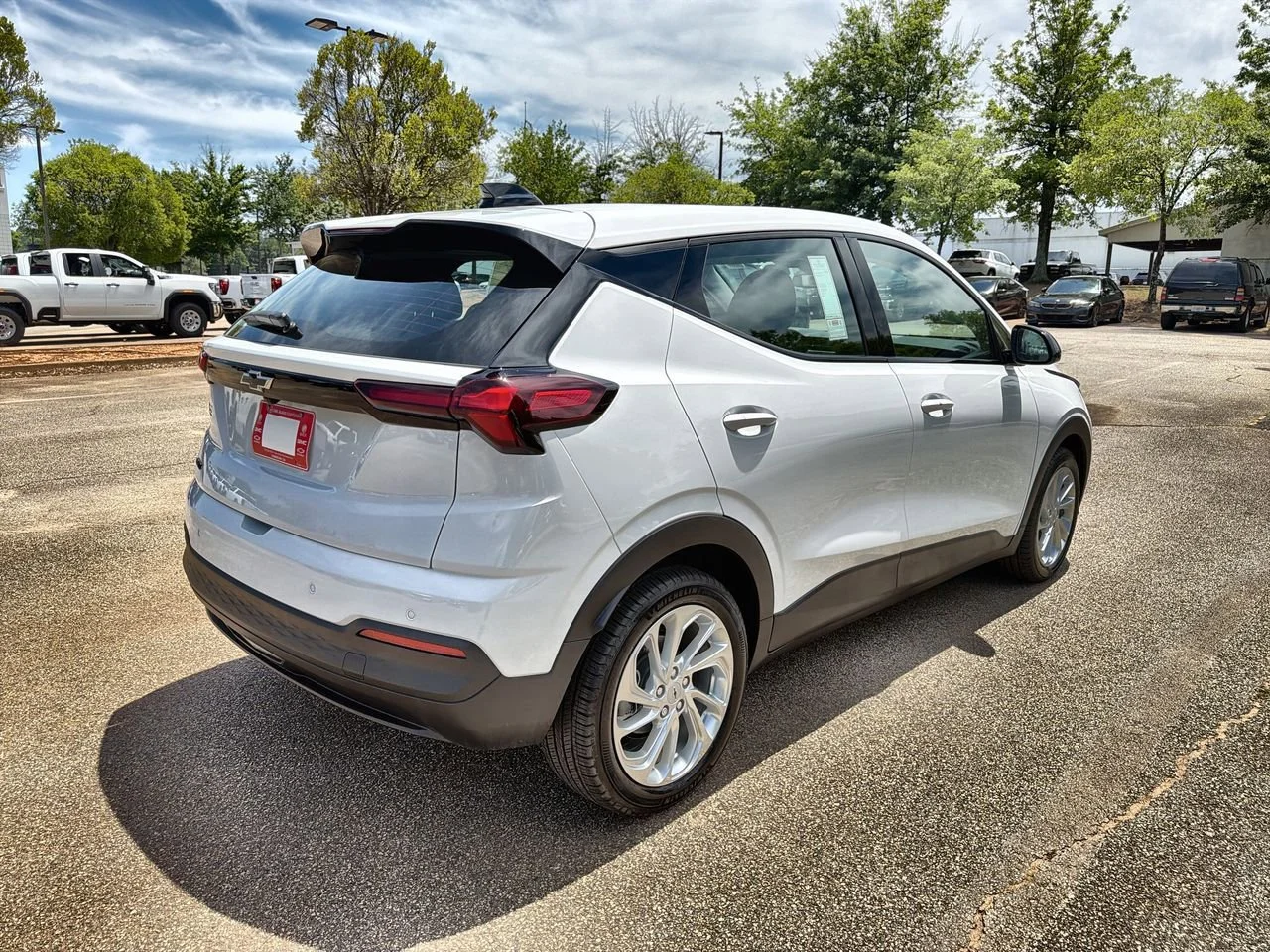 New 2027 Summit White Chevrolet LT image 8