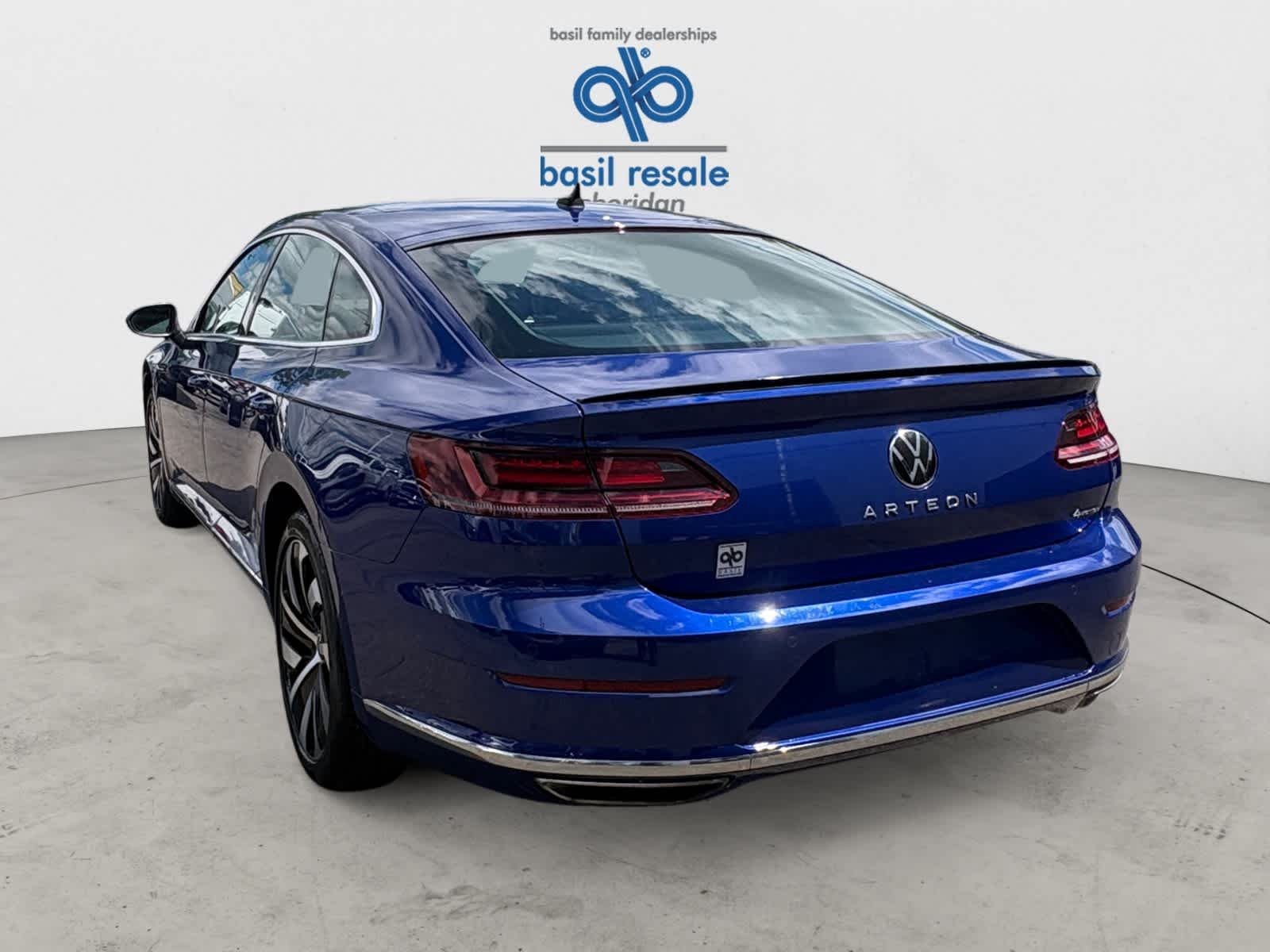 Used 2021 Lapiz Blue Metallic Volkswagen SEL R-Line image 4
