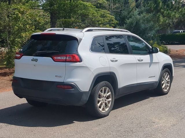 Used 2016 White Jeep Latitude image 4