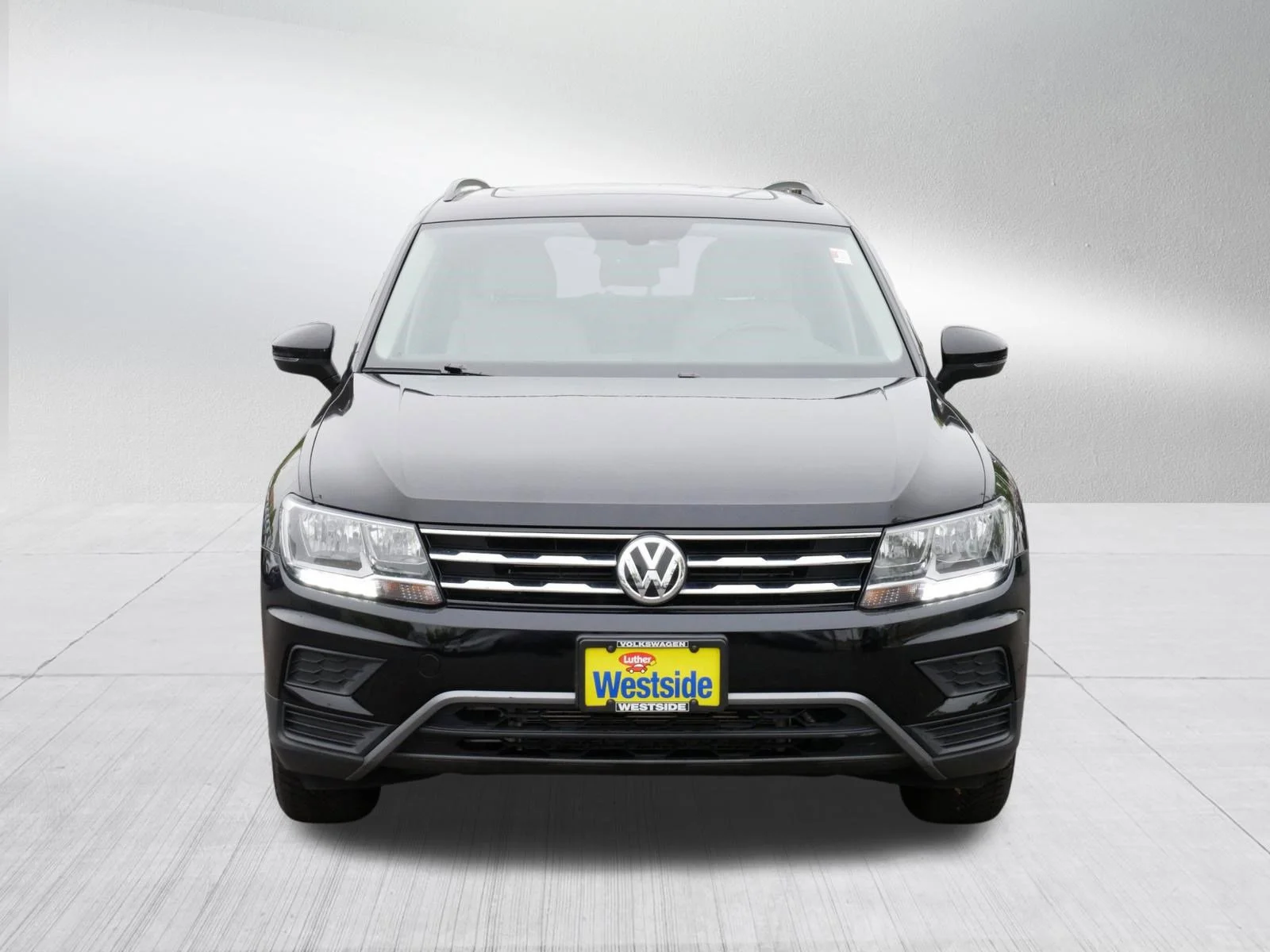 Used 2018 Volkswagen Tiguan SE with VIN 3VV2B7AX2JM181674 for sale in Saint Louis Park, Minnesota
