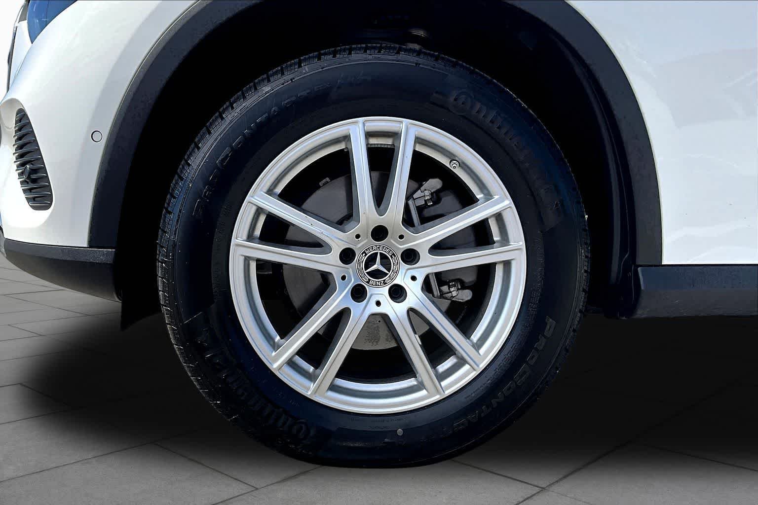 Used 2025 Polar White Mercedes-Benz GLC 300 image 11