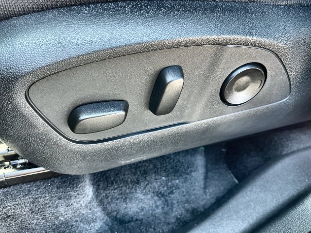 2026 Chevrolet Traverse photo 16 of 37