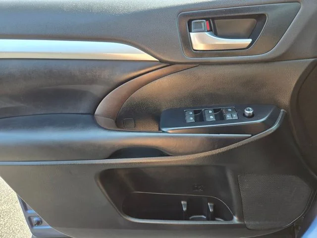 Used 2019 Blue Toyota XLE image 36