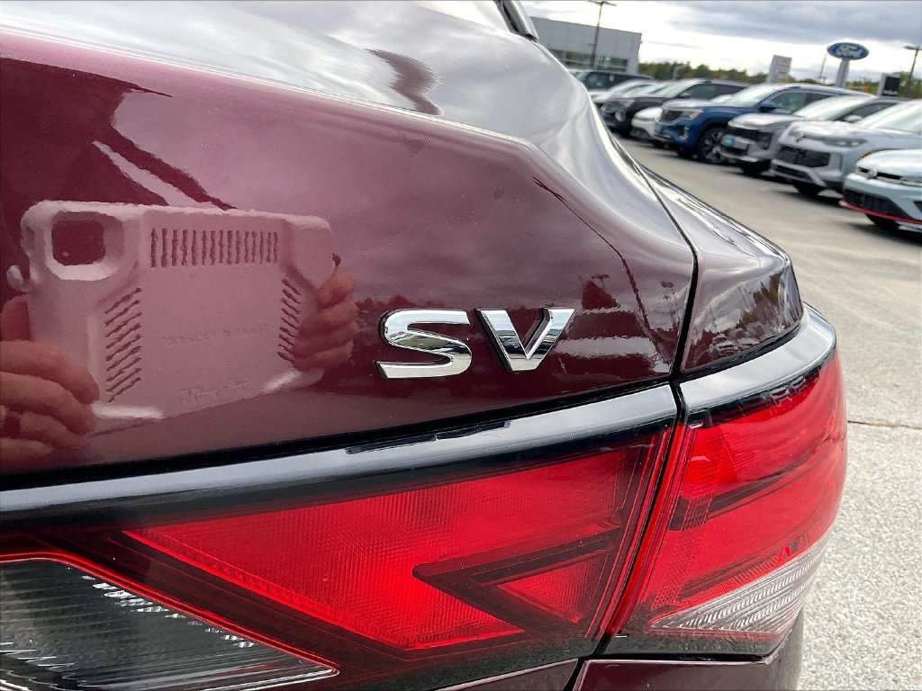 Used 2024 Rosewood Metallic Nissan SV image 27