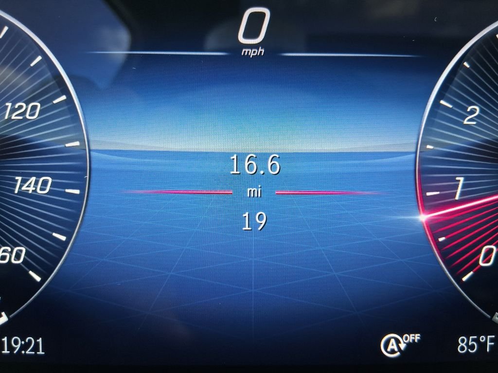 New 2026 Polar White Mercedes-Benz GLB 250 image 14