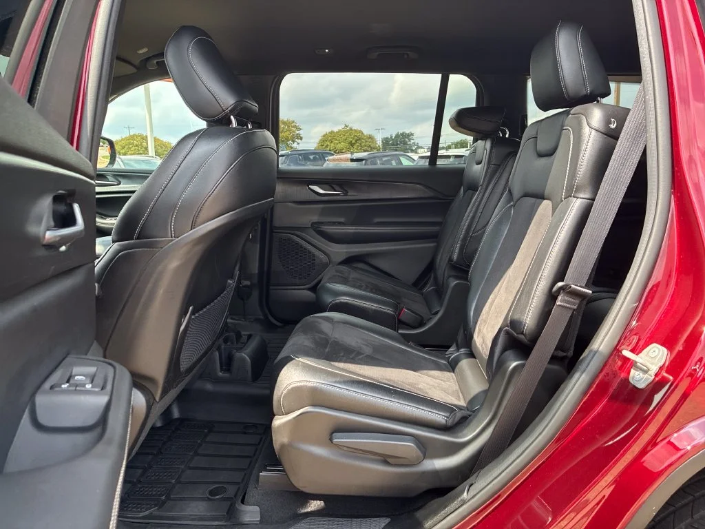 Used 2024 Red Jeep Altitude image 11