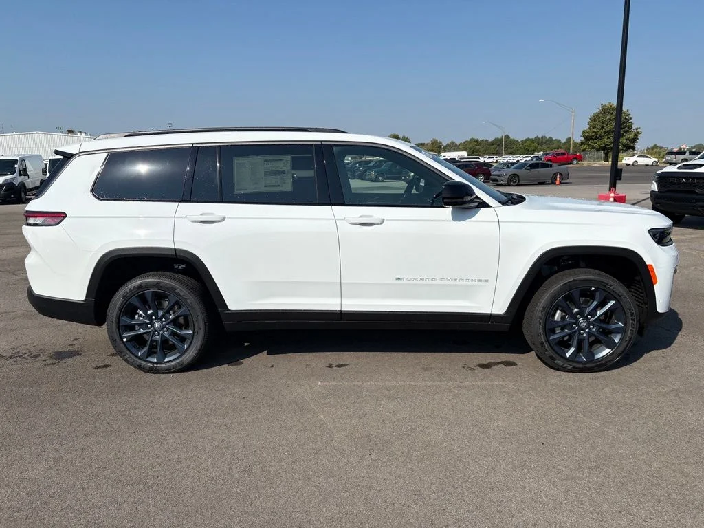 New 2026 Bright White Clear-Coat Exterior Paint Jeep  image 9