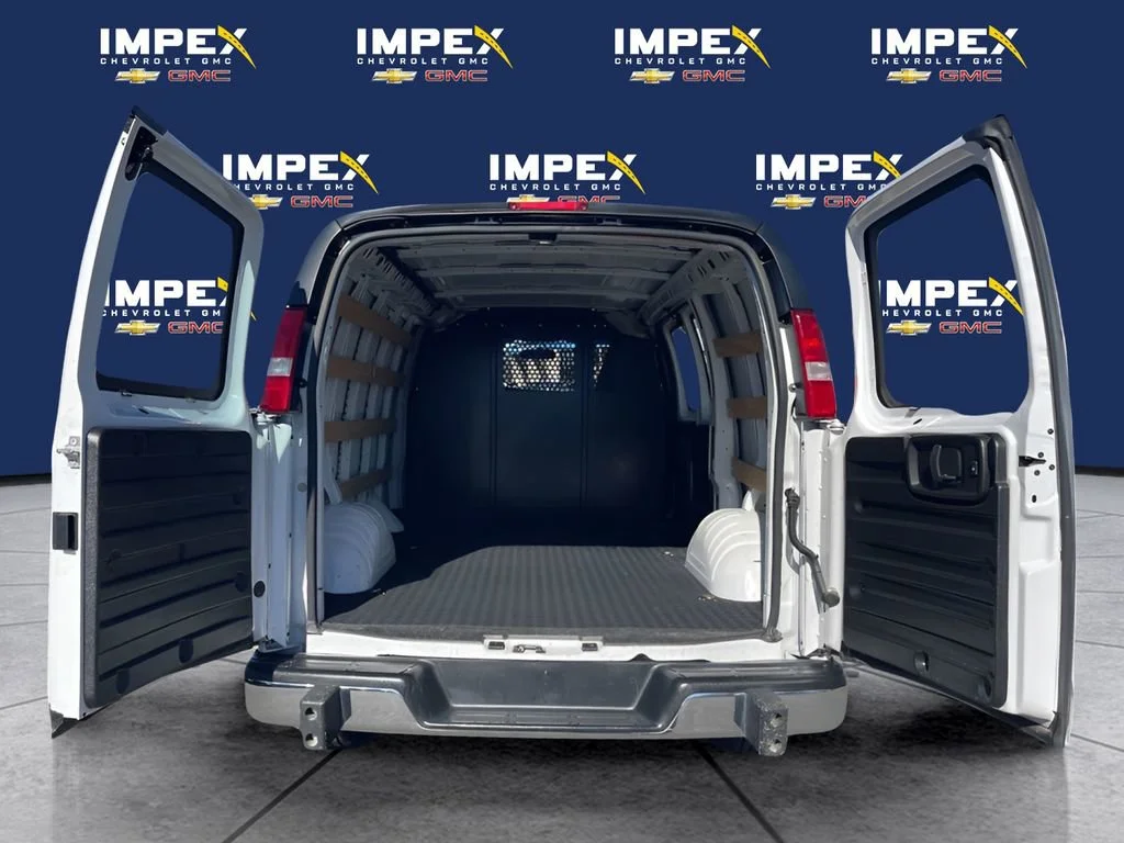 Used 2023 Summit White GMC Work Van image 19