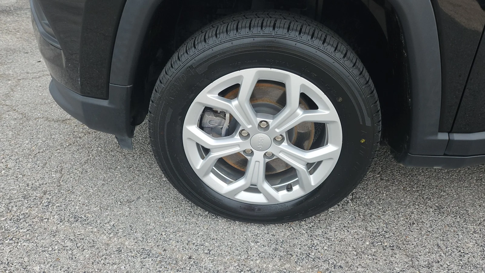 Used 2024 Black Jeep Latitude image 9