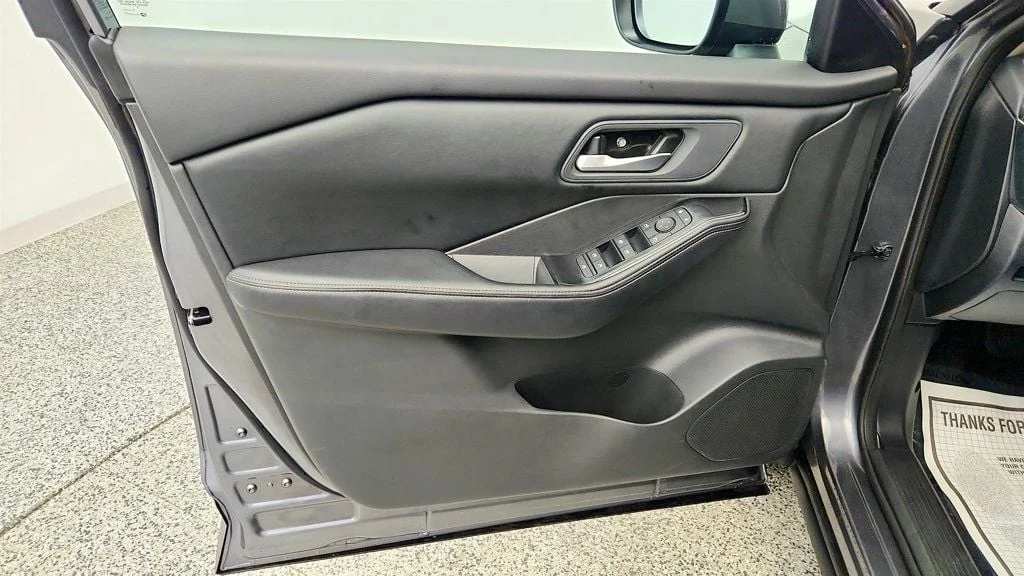 Used 2025 Gun Metallic Nissan FWD SV image 10