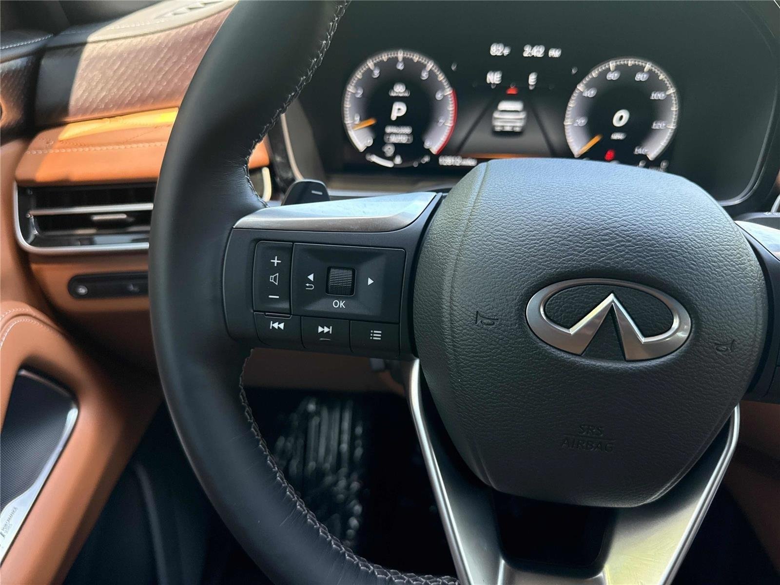 Used 2025 Harbor Gray/Obsidian Black INFINITI AUTOGRAPH image 18