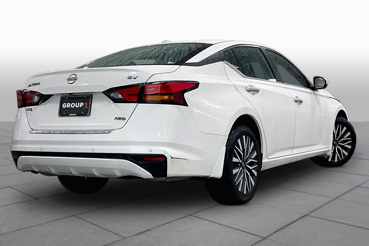 Used 2023 Pearl White Tricoat Nissan 2.5 SV image 13