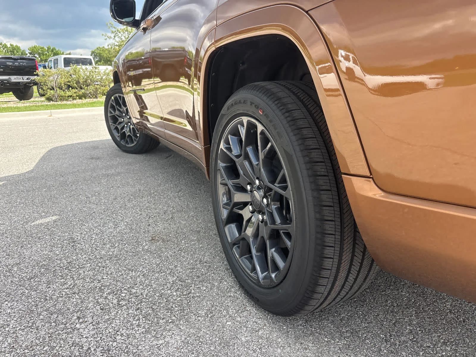 New 2026 Copper Shino Metallic Clear-Coat Exterior Paint Jeep Summit image 6