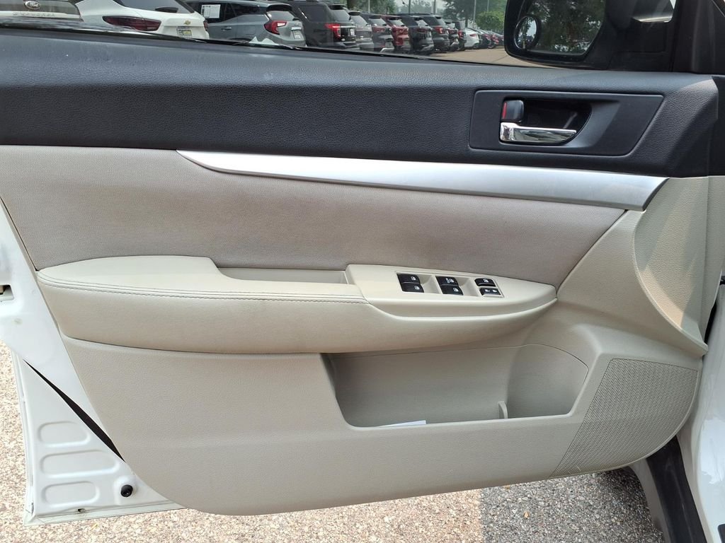 Used 2013 White Subaru 2.5i Premium image 12