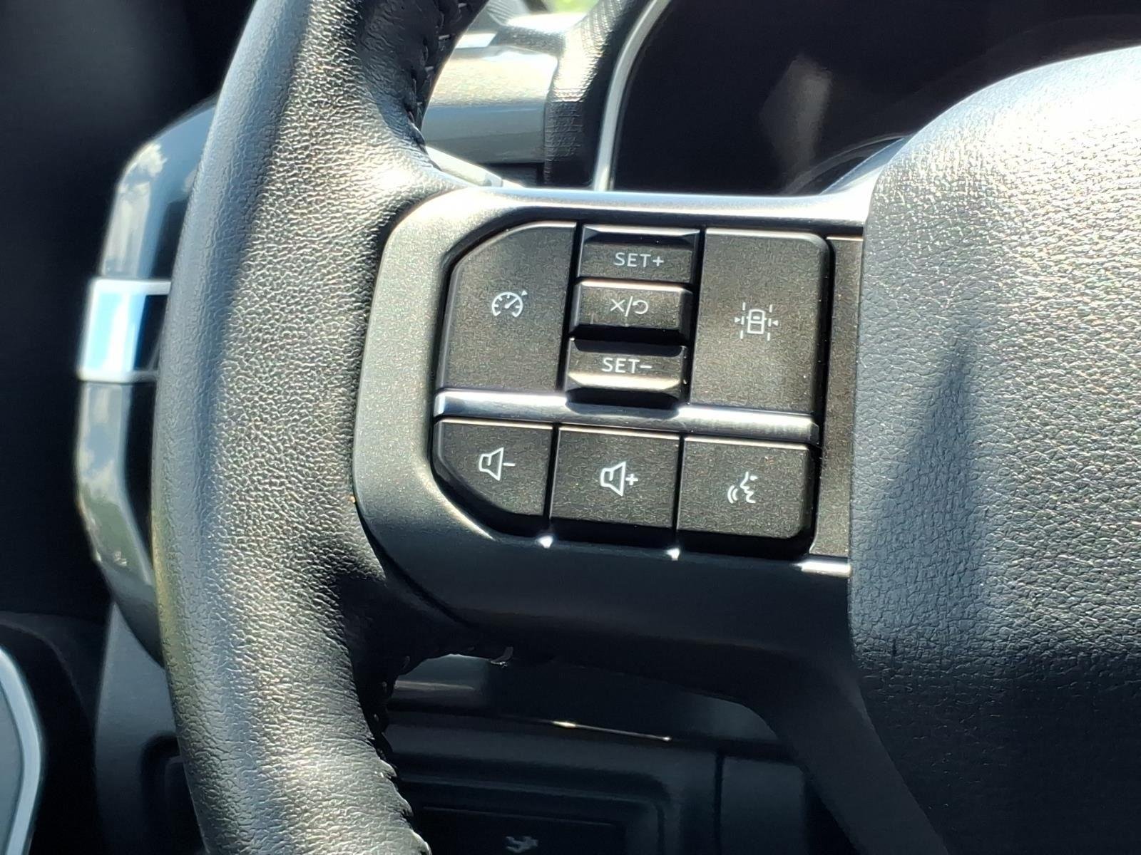Used 2022 Agate Black Metallic Ford XLT image 27