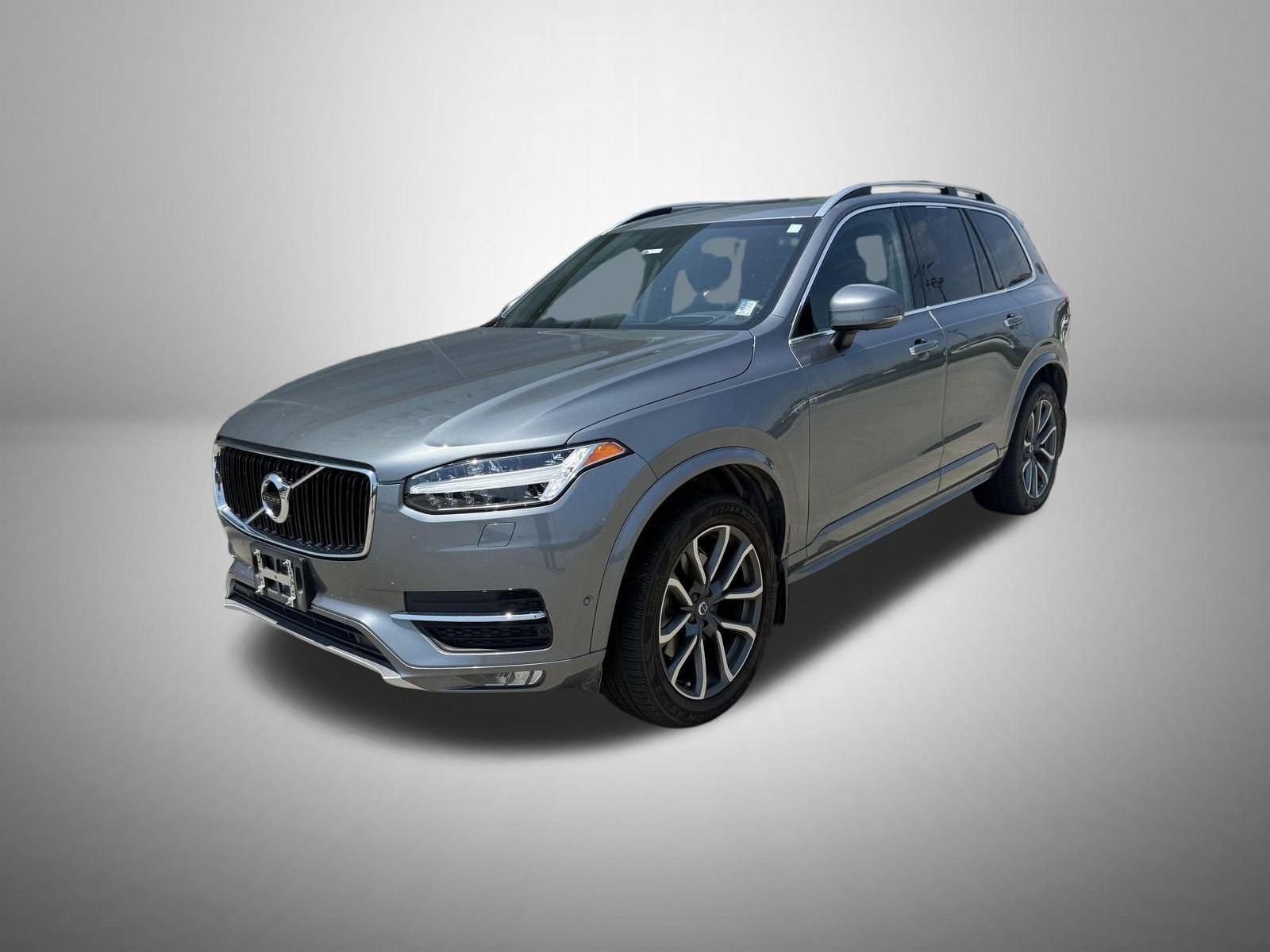 Used 2019 Gray Volvo T6 Momentum image 1