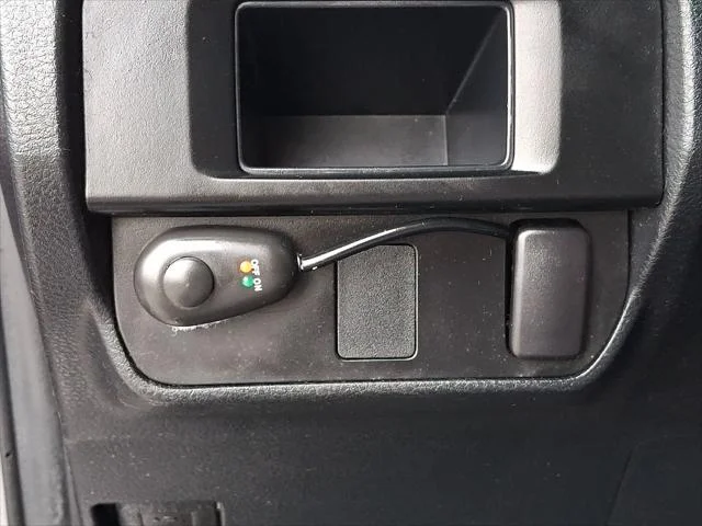 Certified Used 2017 SILVER ME Toyota  image 28