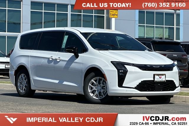 2027 Chrysler Pacifica Select's photo
