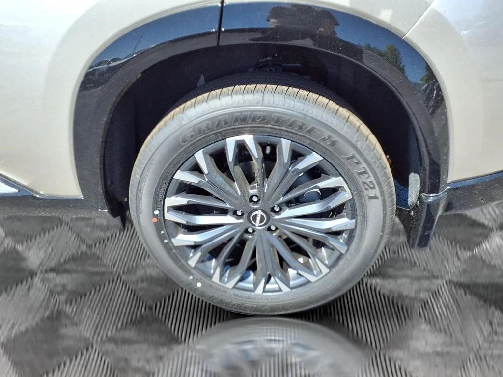 New 2026 Champagne Silver Metallic / Super Black Two-tone Nissan Platinum image 20
