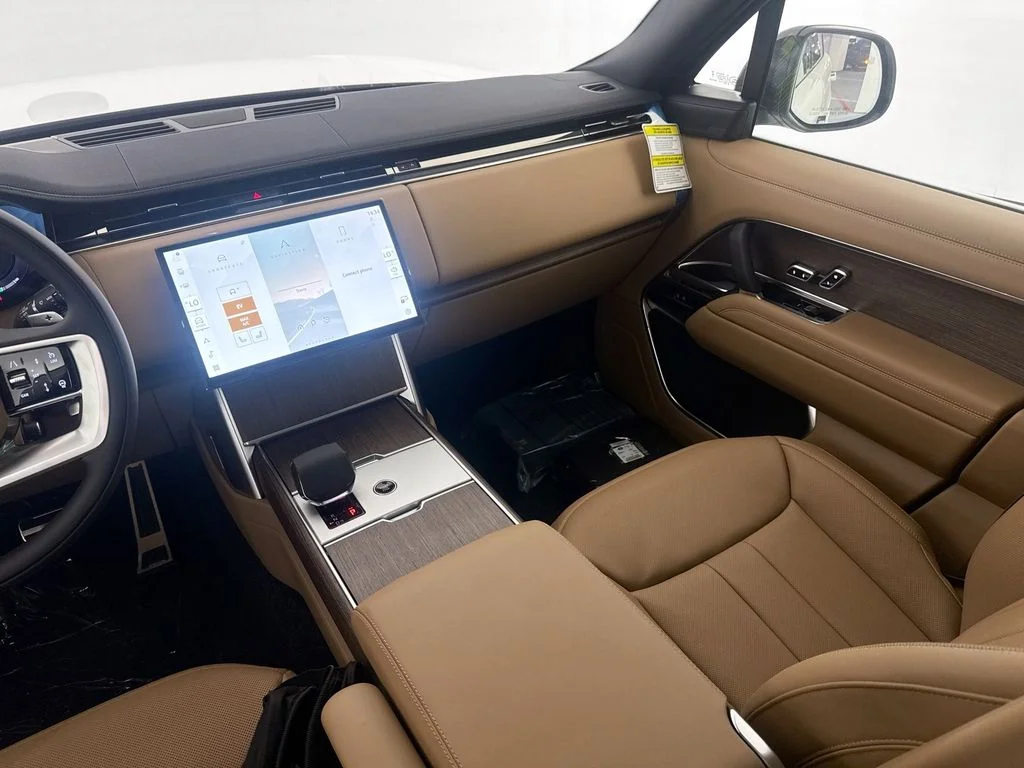 New 2026 Ostuni Pearl White Land Rover SE image 23