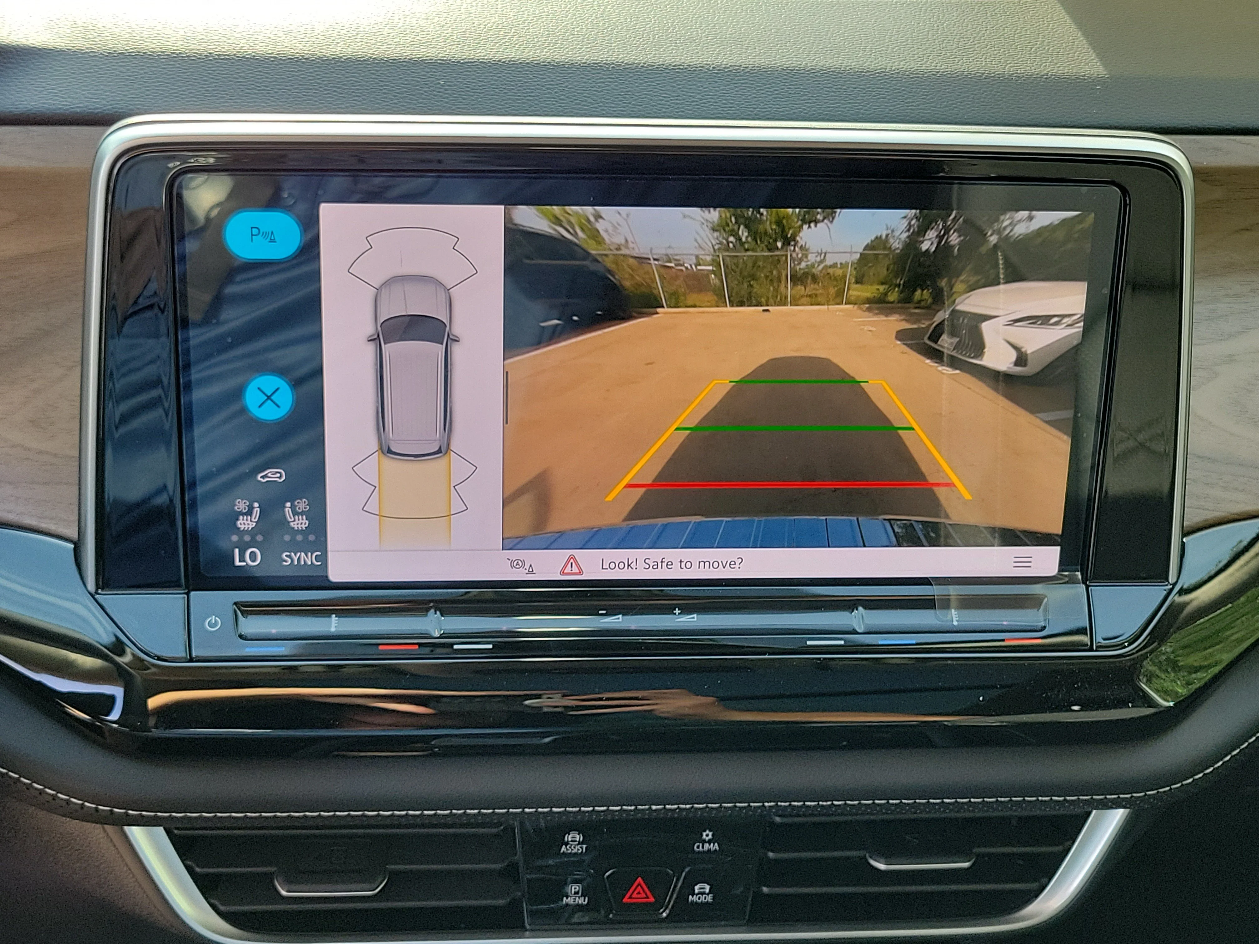 New 2026 White Volkswagen 2.0T SE w/Technology image 27