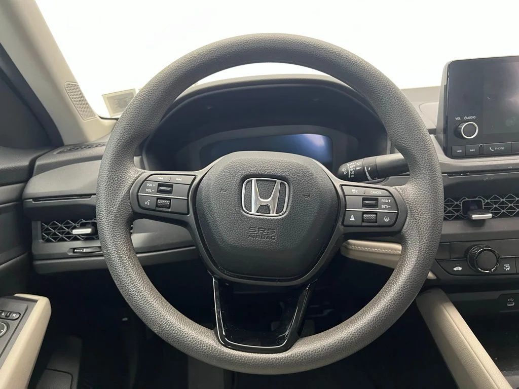 Used 2023 White Honda EX image 15