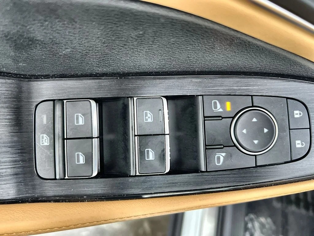 Certified Used 2022 White Nissan Platinum image 15