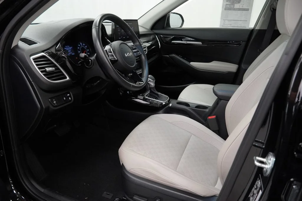 Used 2023 Black Kia EX image 11