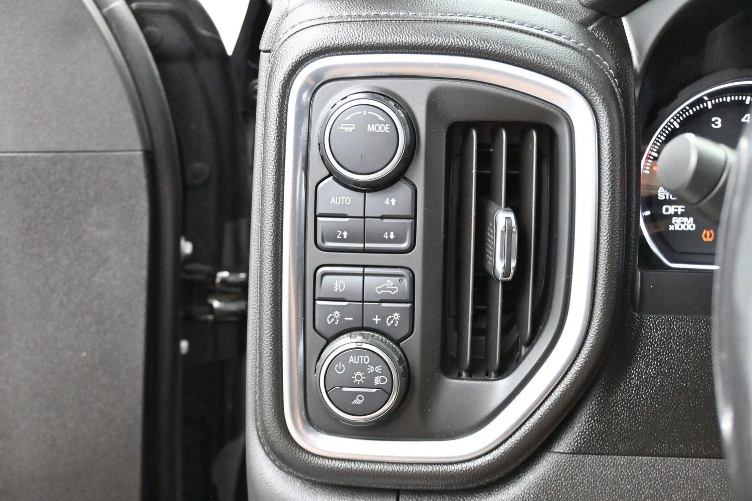 Used 2020 Black Chevrolet LT Trail Boss image 27