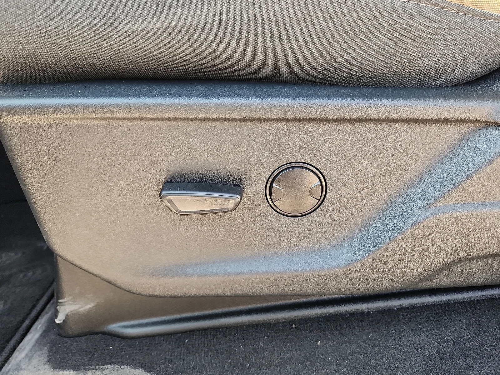 New 2027 Iconic Silver Metallic Ford XLT image 16