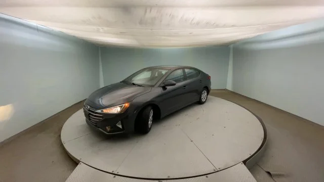 Used 2020 Gray Hyundai SE image 2