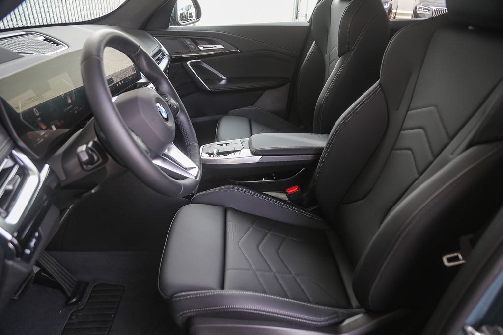 New 2026 Cape York Green Metallic BMW xDrive28i image 13