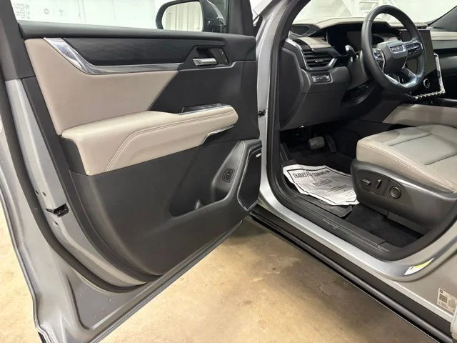 Used 2024 Silver GMC Elevation image 10