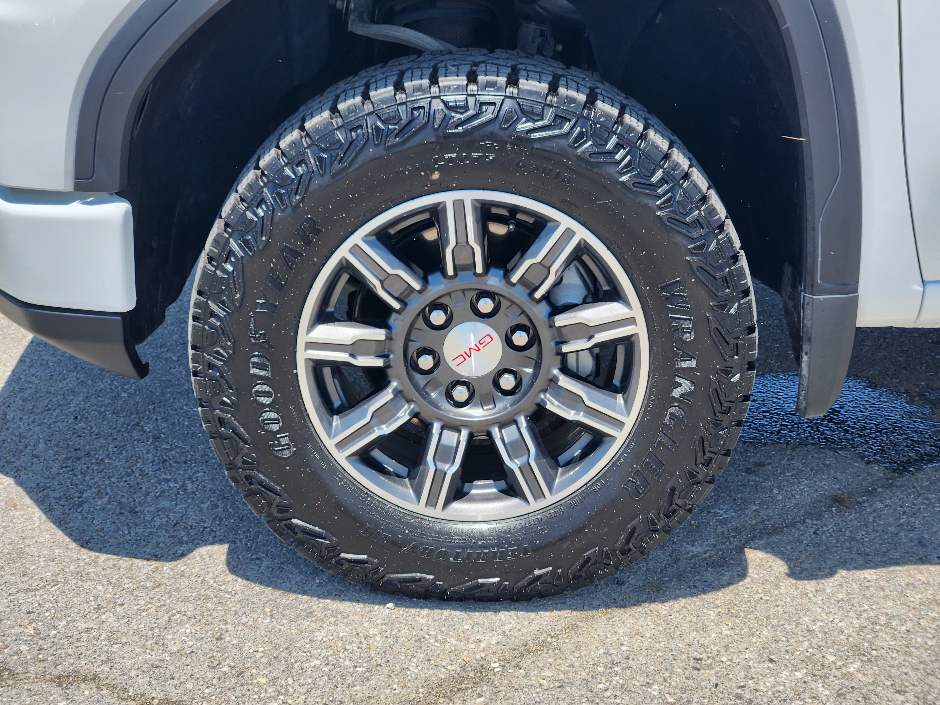 Used 2025 Summit White GMC AT4 image 10