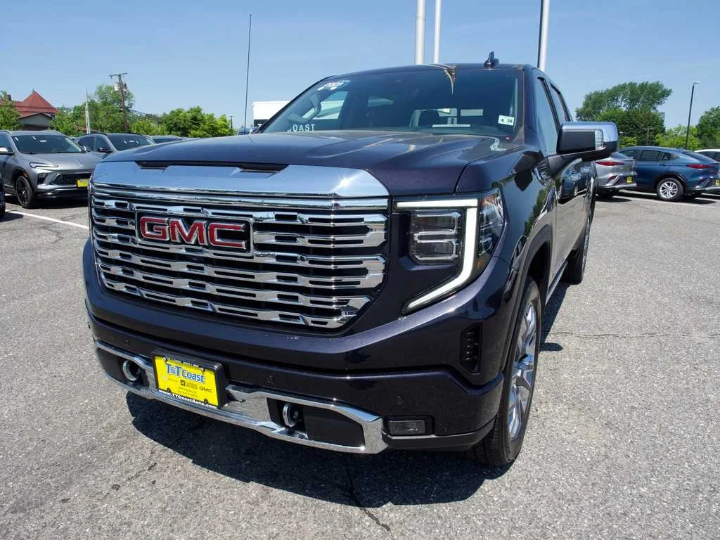 2023 GMC Sierra 4WD Crew Cab Short Box Denali's photo