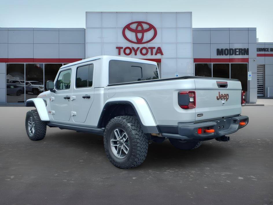 Used 2024 Silver Zynith Clearcoat Jeep Mojave X image 4
