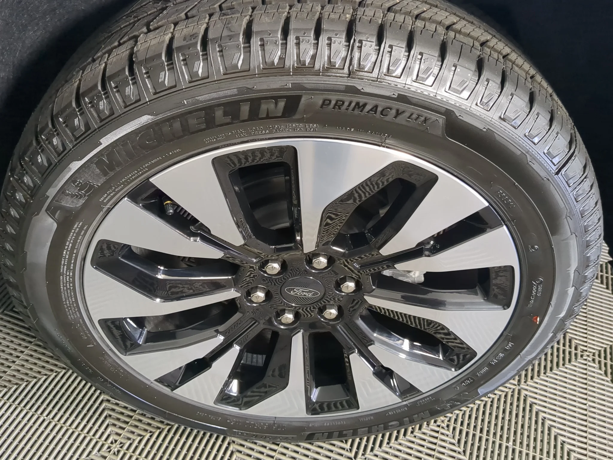 New 2027 Glacier Gray Metallic Tri-Coat Ford MAX Platinum image 16